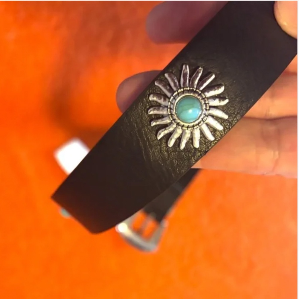 Floral metal medallion and blue turquoise stone faux leather western belt NWT - Picture 6 of 9